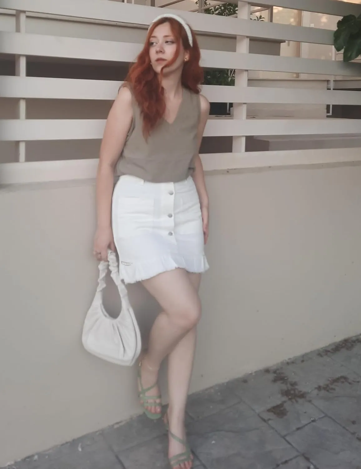 Chigant Womens Cotton Linen Tank Tops V Neck Casual Cami Sleeveless Blouses Summer Basic Tank Shirt S-XXXL